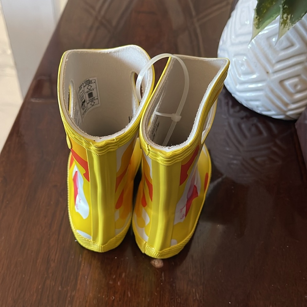 HUNTER Peppa Pig Yellow Rain Boots - Picture 3 of 4